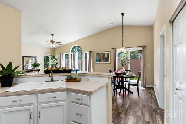 8243 W Pamela St, Garden City, ID 83714