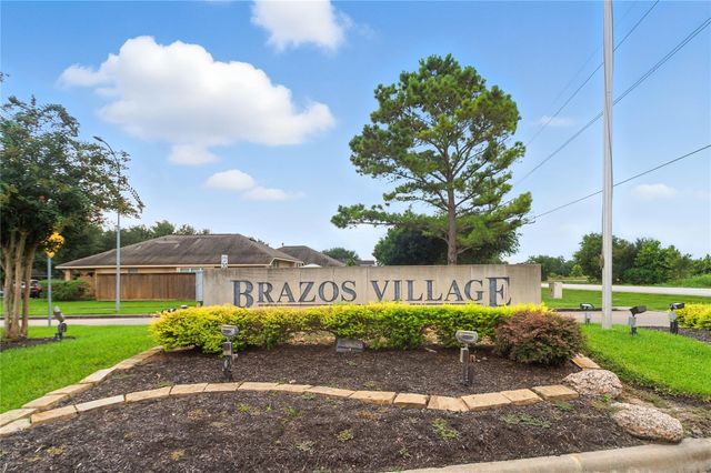 142 Thunder Basin Drive, Richmond, TX 77469