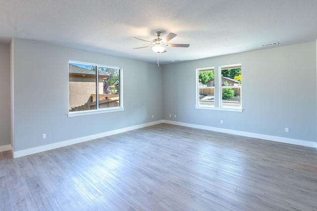 3707 Bloomsbury Avenue, Shasta Lake, CA 96019