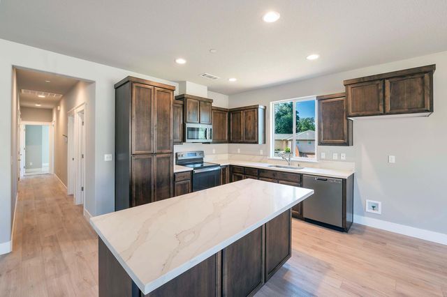 3707 Bloomsbury Avenue, Shasta Lake, CA 96019