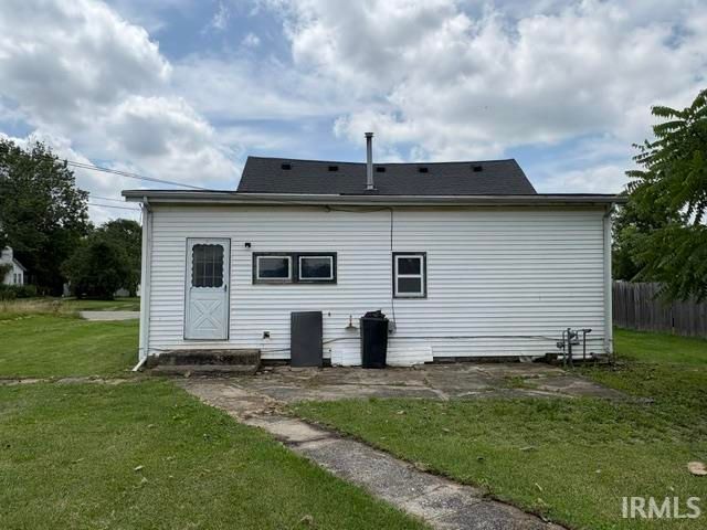 542 W Commercial Street, Hartford City, IN 47348