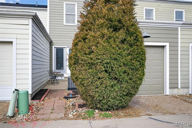 3221 S Civic Green Way, St Charles, MO 63301