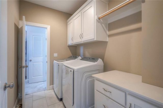 25274 W 83rd Terrace, Lenexa, KS 66227