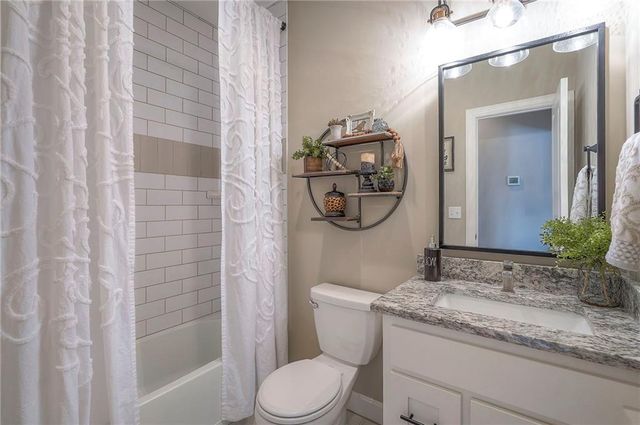 25274 W 83rd Terrace, Lenexa, KS 66227