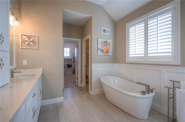 25274 W 83rd Terrace, Lenexa, KS 66227