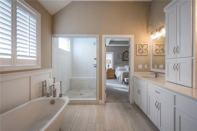 25274 W 83rd Terrace, Lenexa, KS 66227