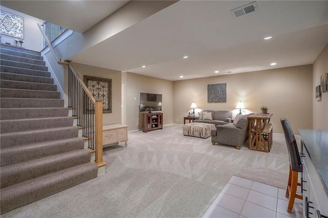 25274 W 83rd Terrace, Lenexa, KS 66227