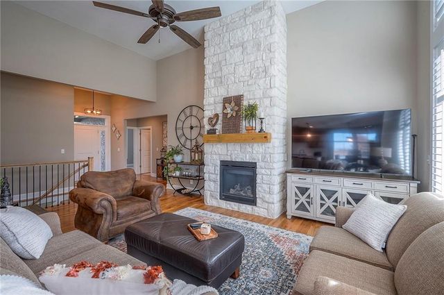 25274 W 83rd Terrace, Lenexa, KS 66227