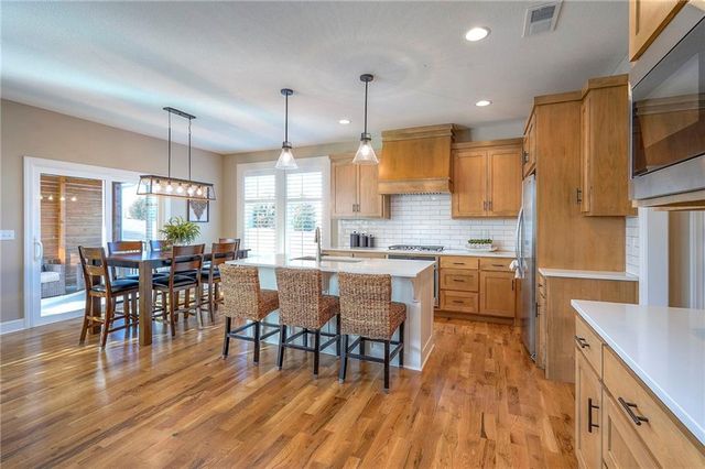 25274 W 83rd Terrace, Lenexa, KS 66227