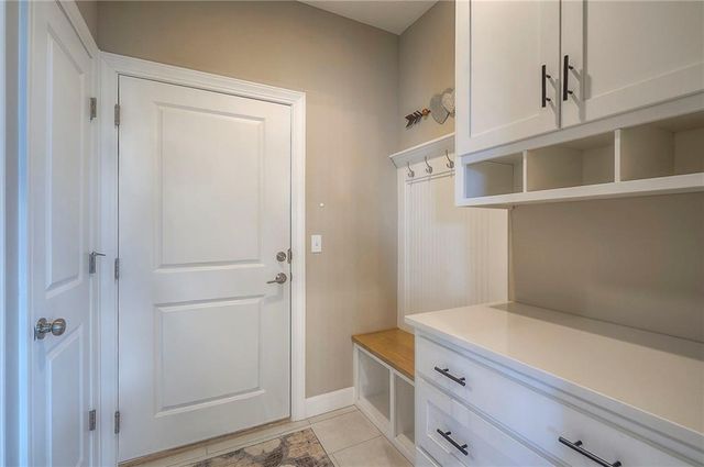 25274 W 83rd Terrace, Lenexa, KS 66227