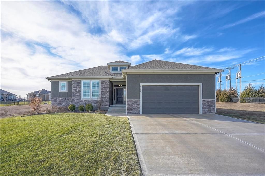 25274 W 83rd Terrace, Lenexa, KS 66227