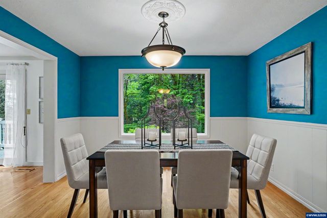 2468 Emerald Dr NW, Salem, OR 97304