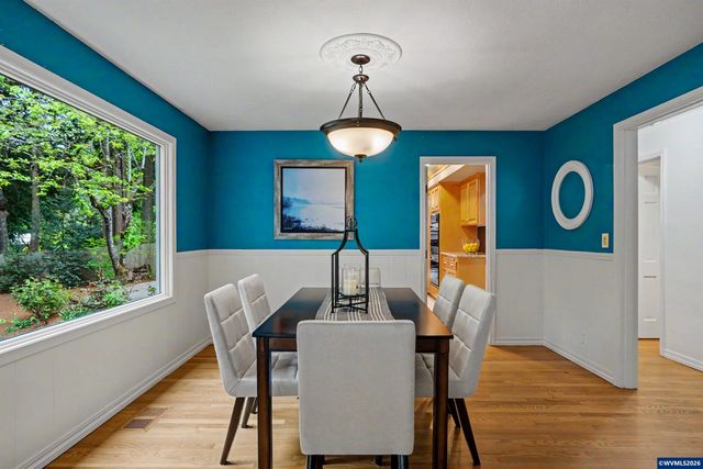 2468 Emerald Dr NW, Salem, OR 97304