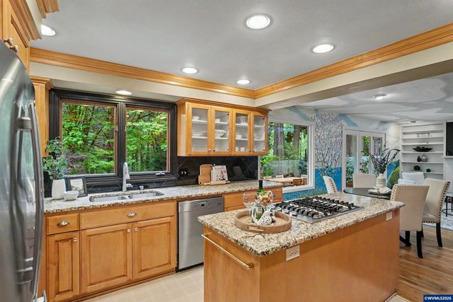 2468 Emerald Dr NW, Salem, OR 97304