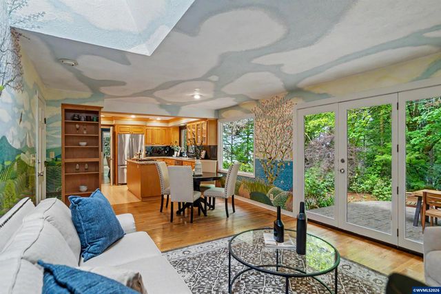 2468 Emerald Dr NW, Salem, OR 97304