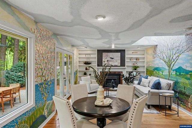 2468 Emerald Dr NW, Salem, OR 97304