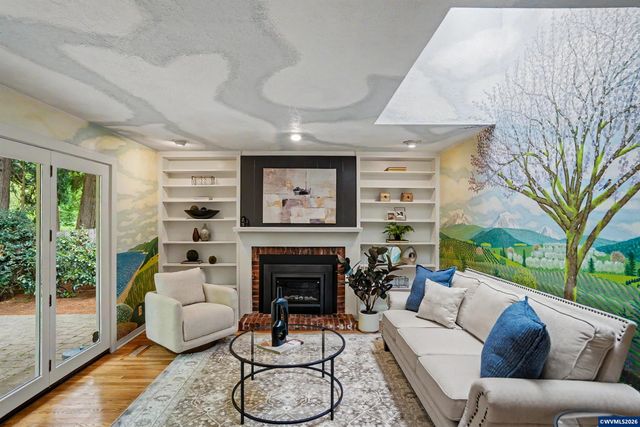 2468 Emerald Dr NW, Salem, OR 97304