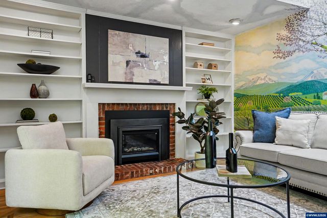 2468 Emerald Dr NW, Salem, OR 97304