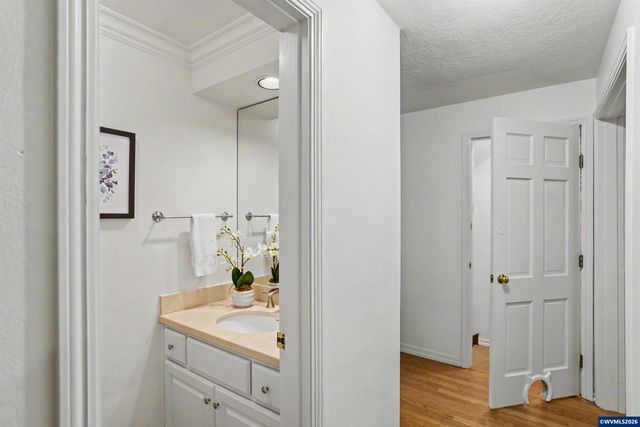 2468 Emerald Dr NW, Salem, OR 97304