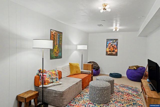 2468 Emerald Dr NW, Salem, OR 97304