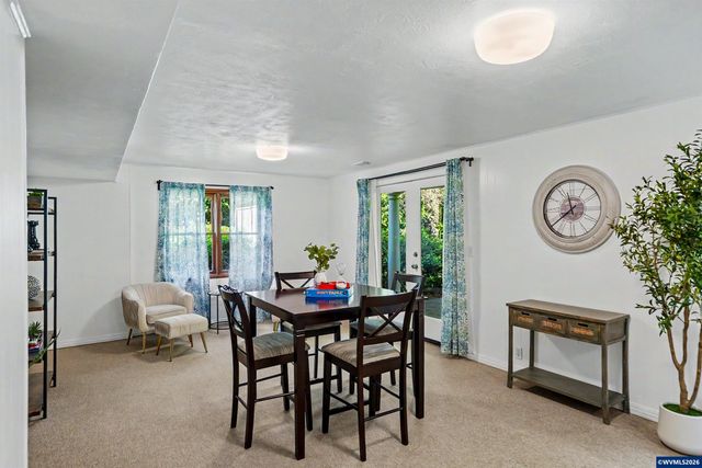 2468 Emerald Dr NW, Salem, OR 97304