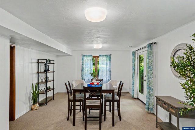 2468 Emerald Dr NW, Salem, OR 97304