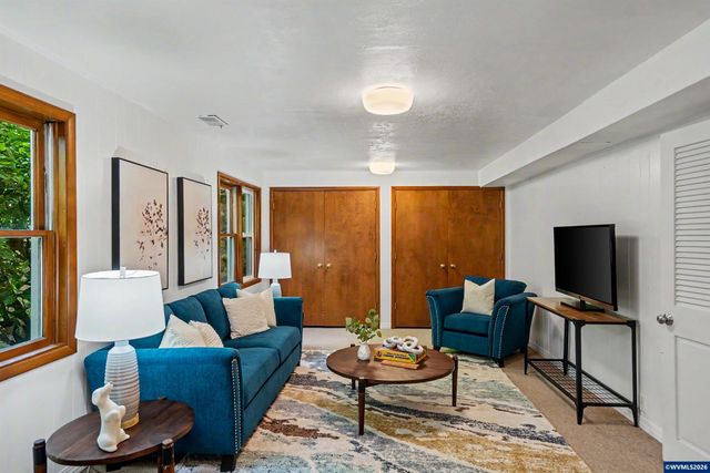 2468 Emerald Dr NW, Salem, OR 97304