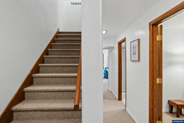 2468 Emerald Dr NW, Salem, OR 97304