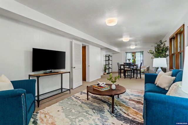 2468 Emerald Dr NW, Salem, OR 97304