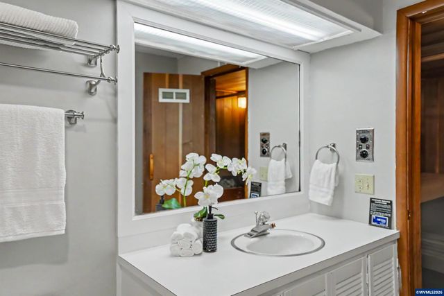 2468 Emerald Dr NW, Salem, OR 97304