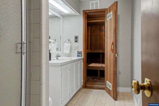 2468 Emerald Dr NW, Salem, OR 97304