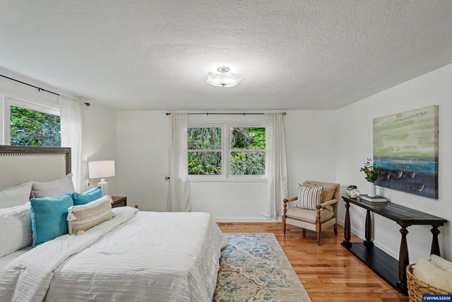 2468 Emerald Dr NW, Salem, OR 97304