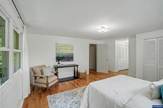 2468 Emerald Dr NW, Salem, OR 97304