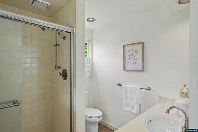 2468 Emerald Dr NW, Salem, OR 97304