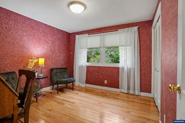 2468 Emerald Dr NW, Salem, OR 97304