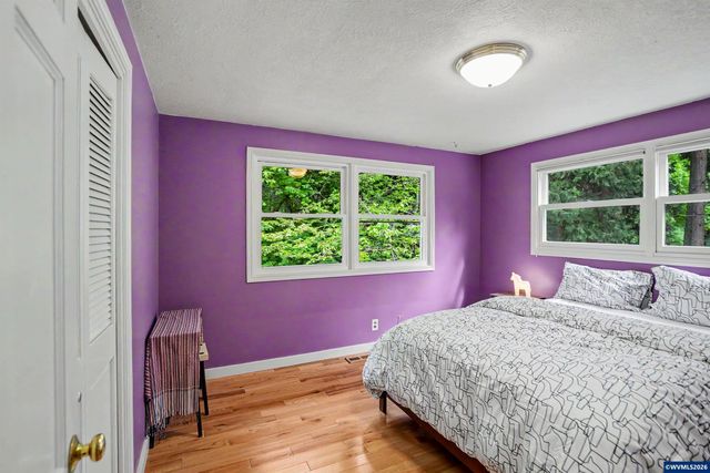 2468 Emerald Dr NW, Salem, OR 97304