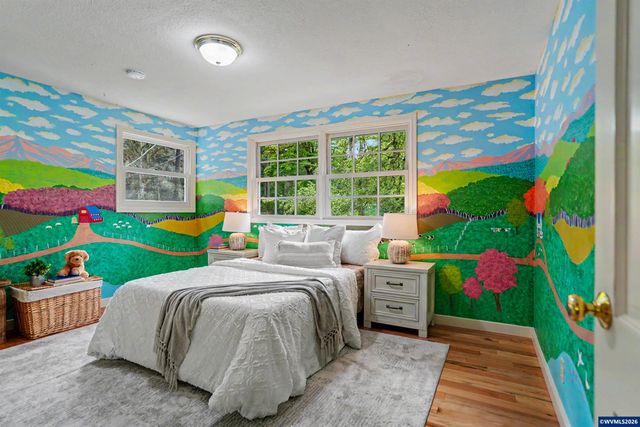 2468 Emerald Dr NW, Salem, OR 97304