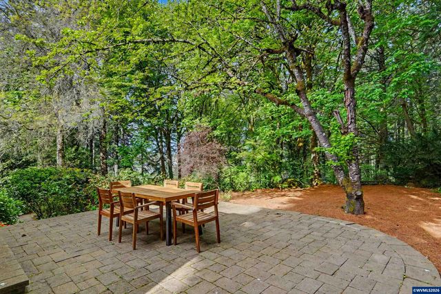 2468 Emerald Dr NW, Salem, OR 97304