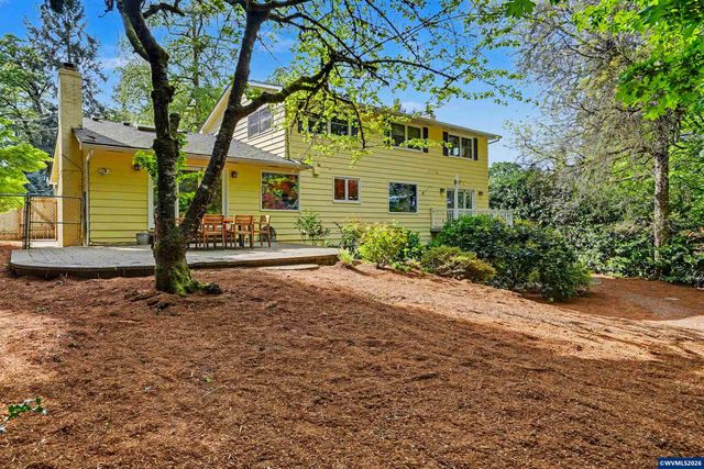 2468 Emerald Dr NW, Salem, OR 97304