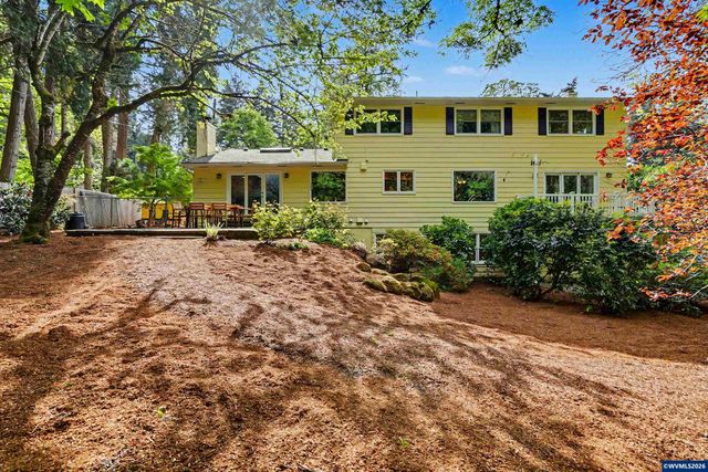 2468 Emerald Dr NW, Salem, OR 97304