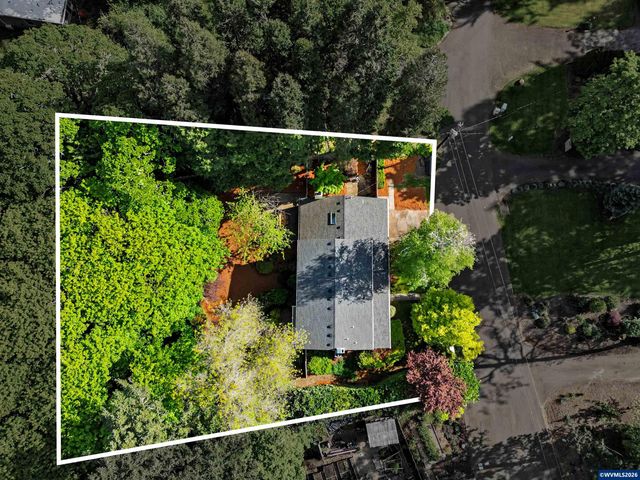 2468 Emerald Dr NW, Salem, OR 97304