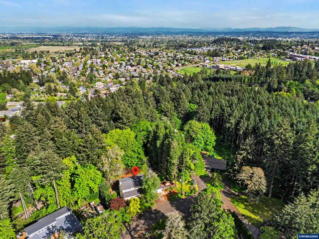 2468 Emerald Dr NW, Salem, OR 97304