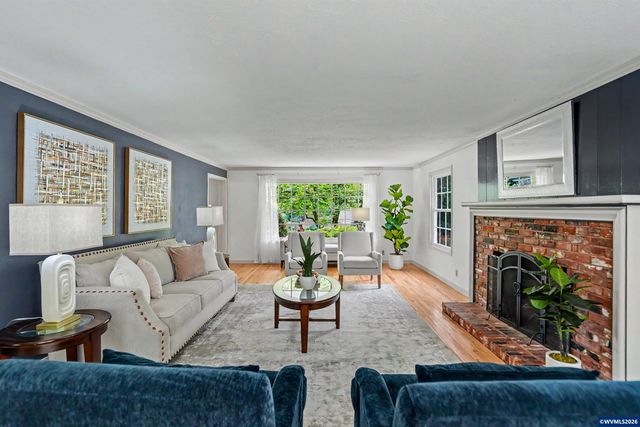 2468 Emerald Dr NW, Salem, OR 97304