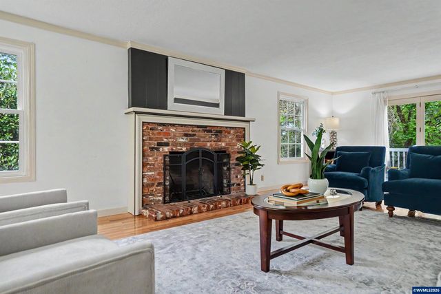 2468 Emerald Dr NW, Salem, OR 97304