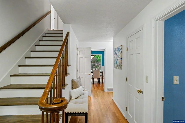 2468 Emerald Dr NW, Salem, OR 97304