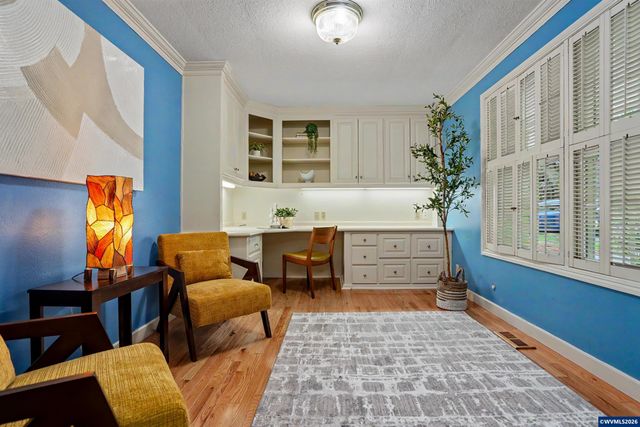 2468 Emerald Dr NW, Salem, OR 97304