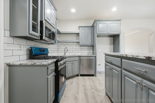 12426 E 129th Street N, Collinsville, OK 74021