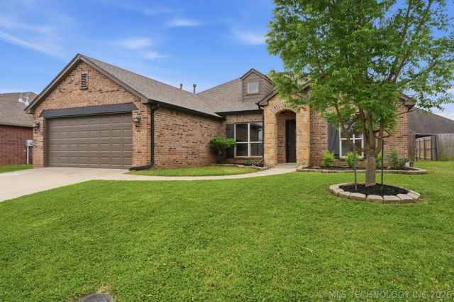 12426 E 129th Street N, Collinsville, OK 74021