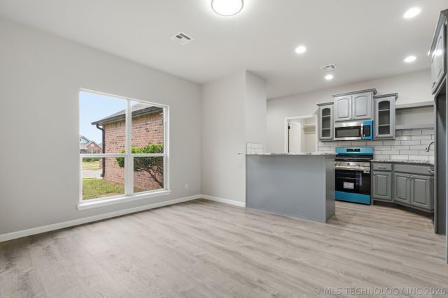 12426 E 129th Street N, Collinsville, OK 74021