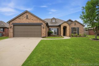 12426 E 129th Street N, Collinsville, OK 74021